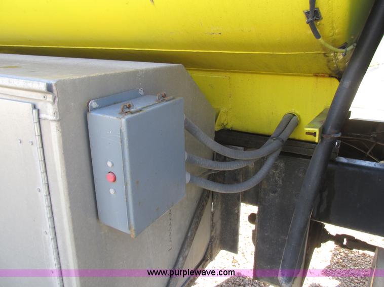 image for item K5201 1997 International 4700 fuel truck