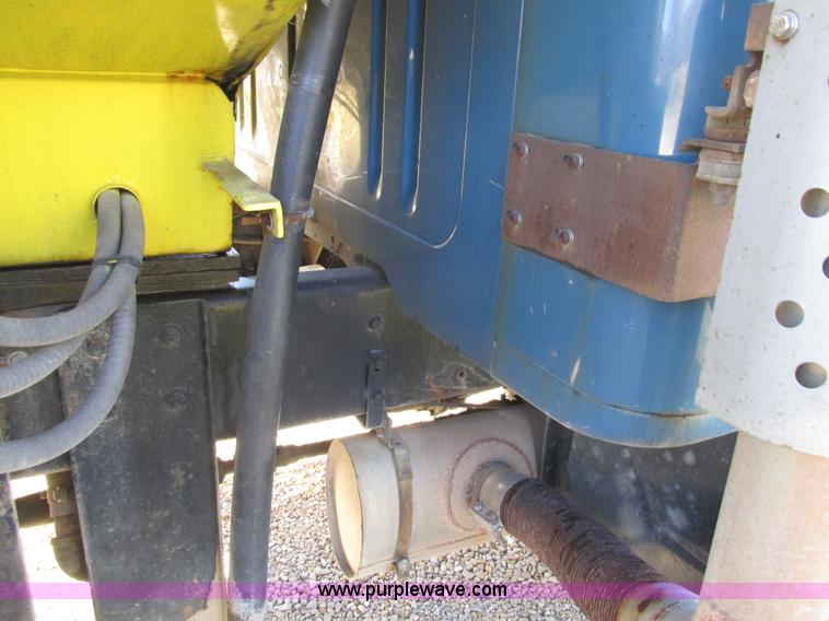 image for item K5201 1997 International 4700 fuel truck