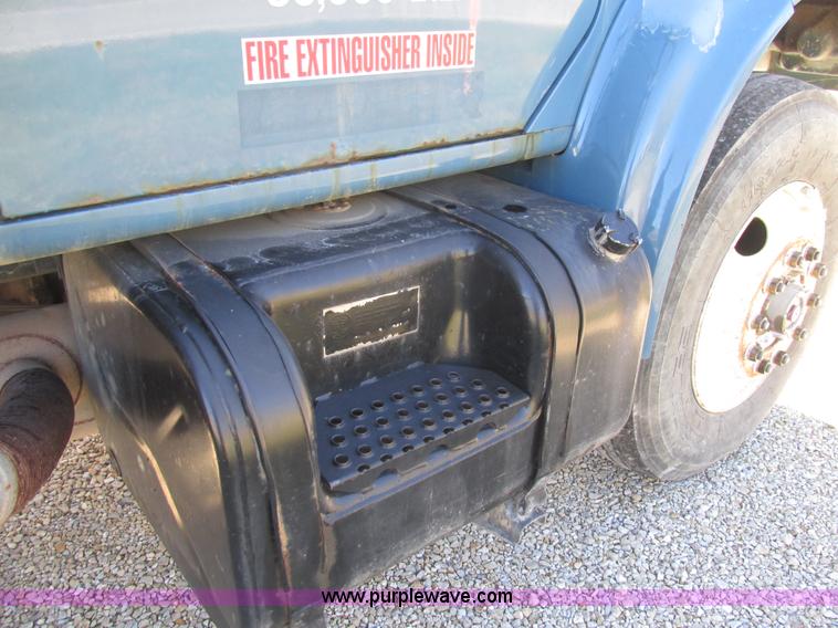 image for item K5201 1997 International 4700 fuel truck
