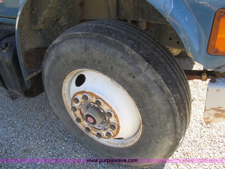 image for item K5201 1997 International 4700 fuel truck