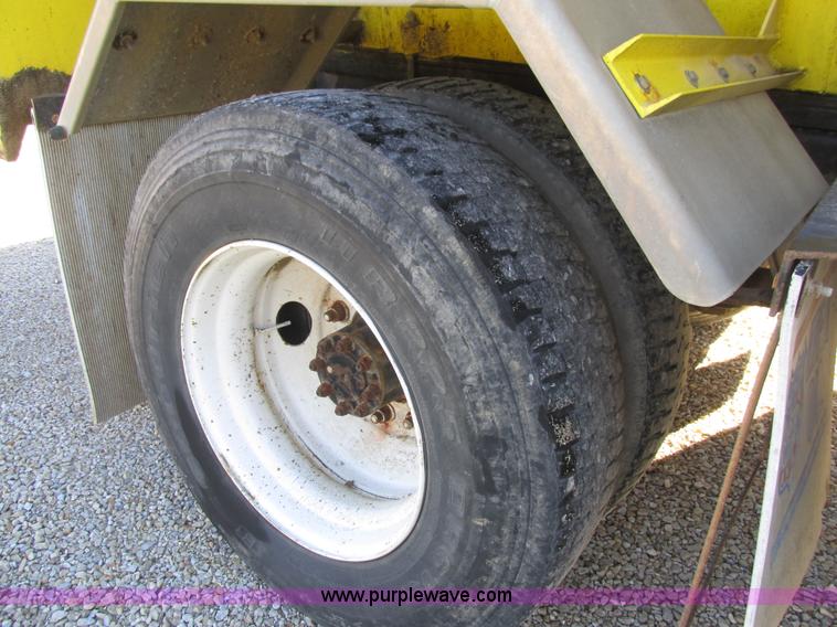 image for item K5201 1997 International 4700 fuel truck