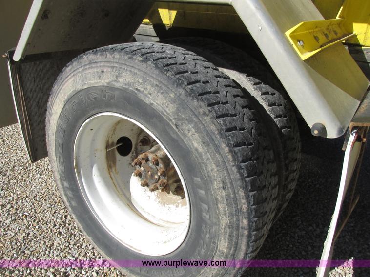 image for item K5201 1997 International 4700 fuel truck