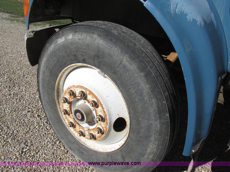 image for item K5201 1997 International 4700 fuel truck