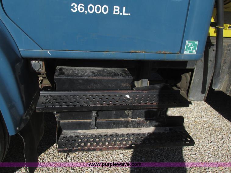 image for item K5201 1997 International 4700 fuel truck