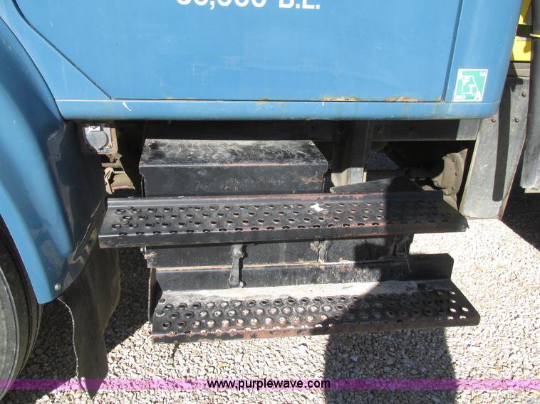 image for item K5201 1997 International 4700 fuel truck