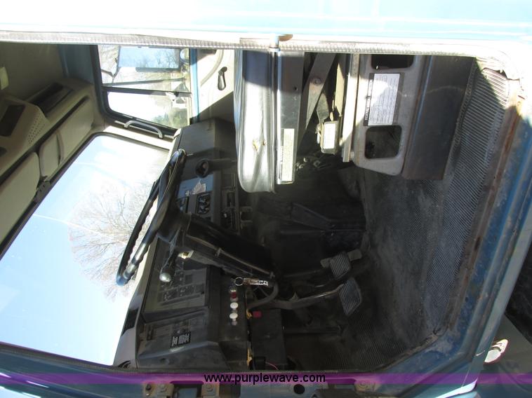 image for item K5201 1997 International 4700 fuel truck