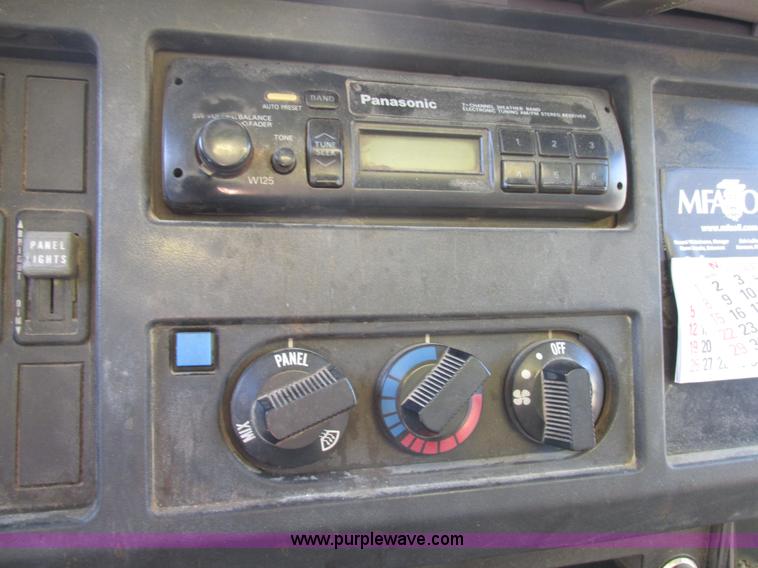 image for item K5201 1997 International 4700 fuel truck