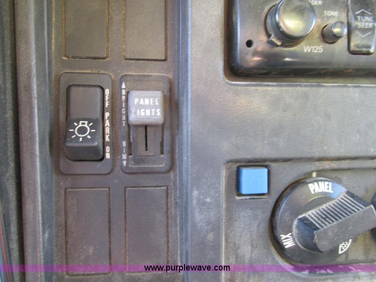 image for item K5201 1997 International 4700 fuel truck