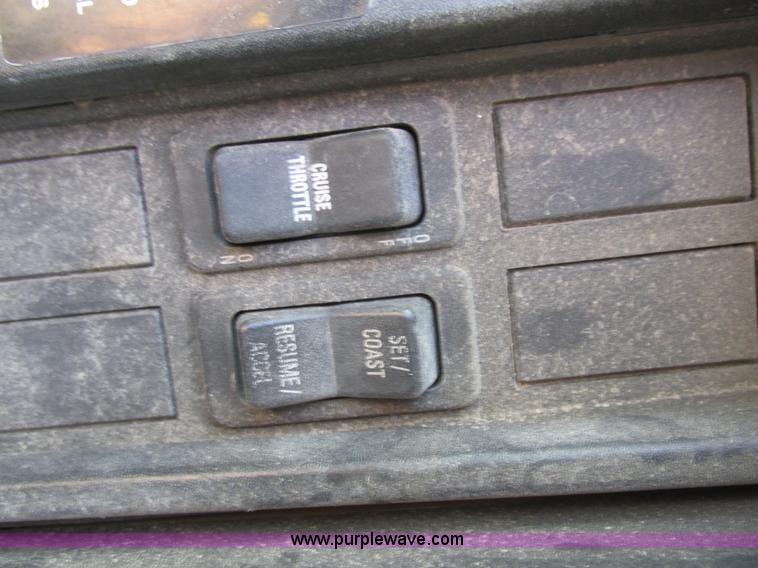 image for item K5201 1997 International 4700 fuel truck