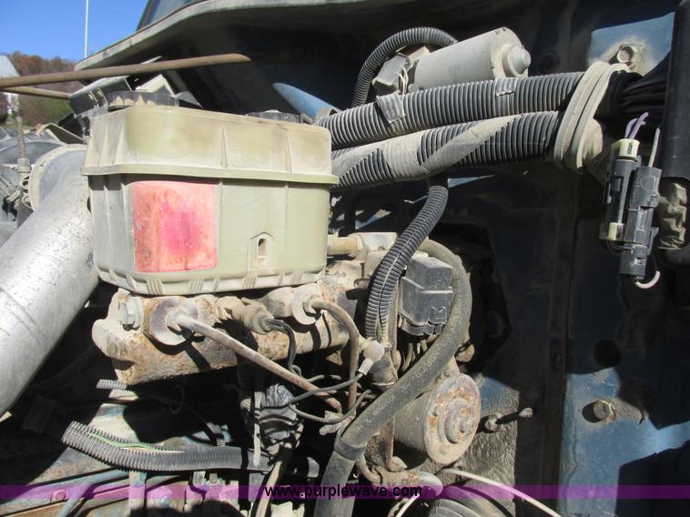 image for item K5201 1997 International 4700 fuel truck