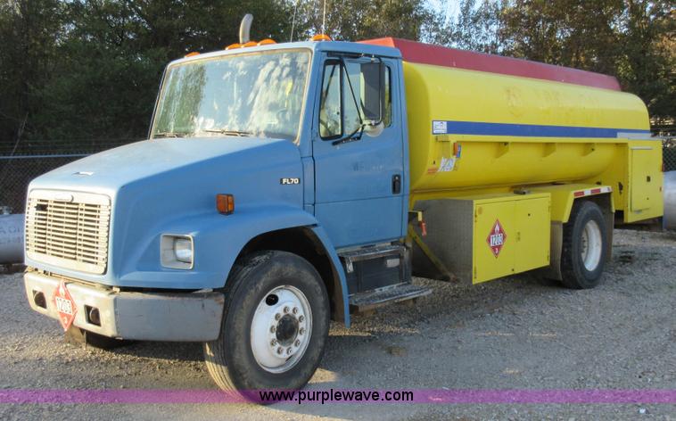 image for item K7541 1999 Freightliner FL70 fuel truck
