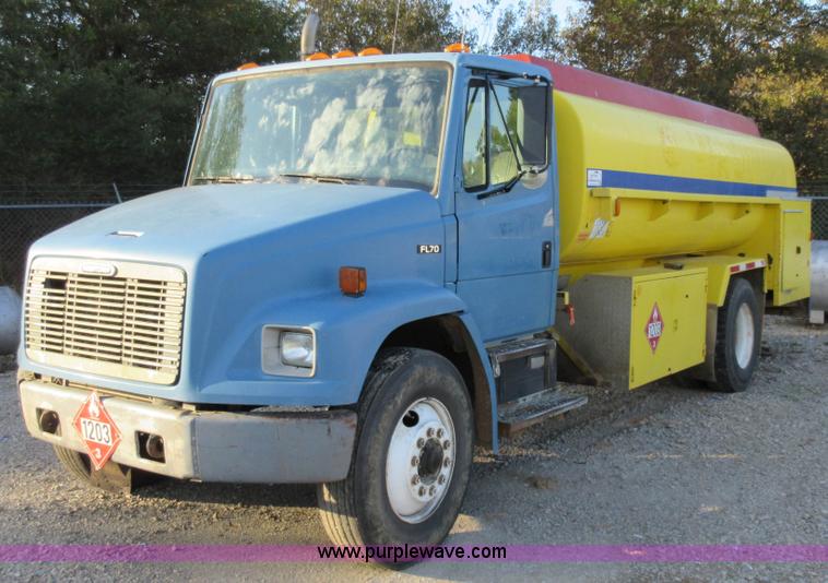 image for item K7541 1999 Freightliner FL70 fuel truck
