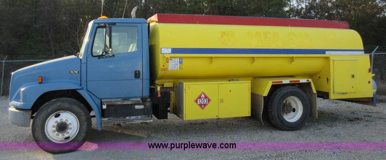 image for item K7541 1999 Freightliner FL70 fuel truck