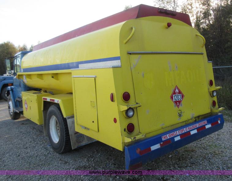 image for item K7541 1999 Freightliner FL70 fuel truck