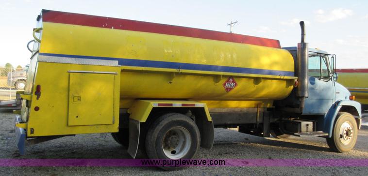 image for item K7541 1999 Freightliner FL70 fuel truck
