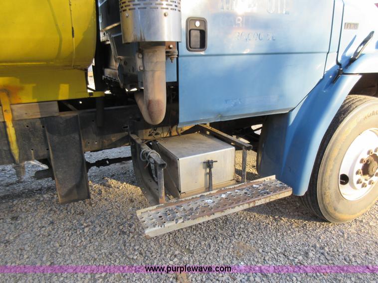 image for item K7541 1999 Freightliner FL70 fuel truck