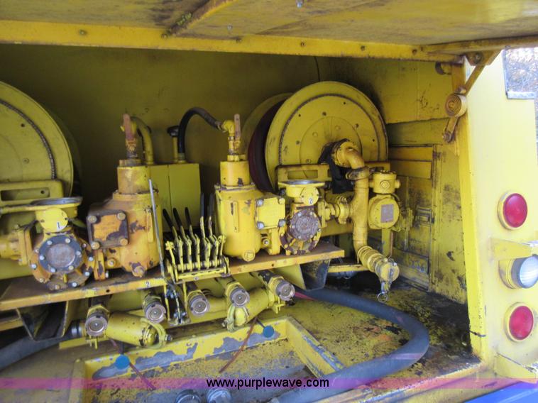 image for item K7541 1999 Freightliner FL70 fuel truck