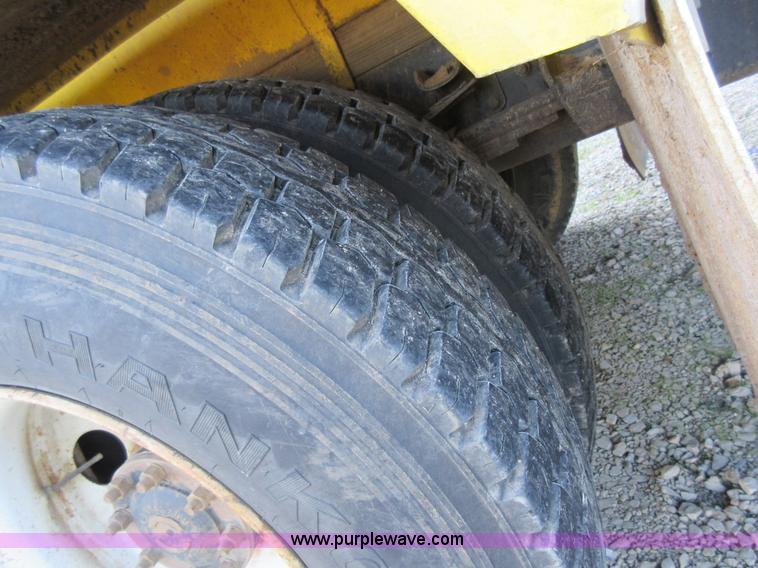 image for item K7541 1999 Freightliner FL70 fuel truck