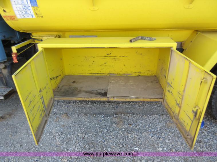 image for item K7541 1999 Freightliner FL70 fuel truck