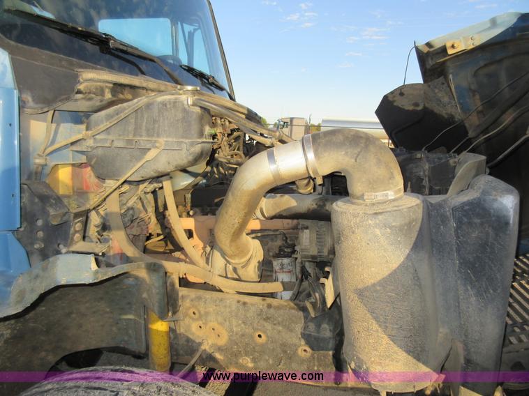 image for item K7541 1999 Freightliner FL70 fuel truck