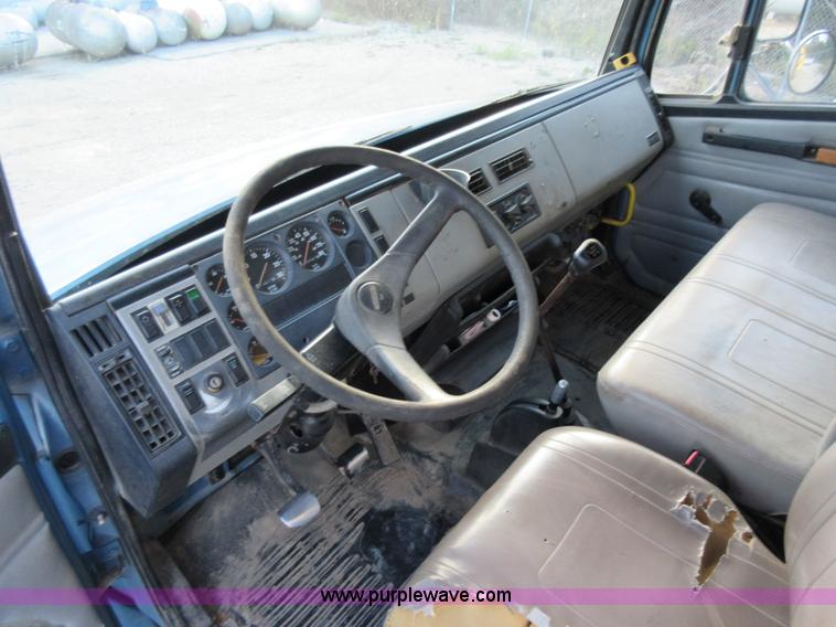 image for item K7541 1999 Freightliner FL70 fuel truck