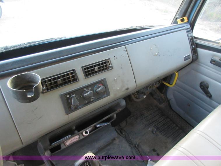 image for item K7541 1999 Freightliner FL70 fuel truck