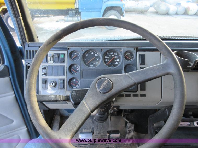 image for item K7541 1999 Freightliner FL70 fuel truck