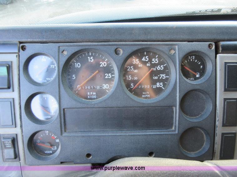 image for item K7541 1999 Freightliner FL70 fuel truck