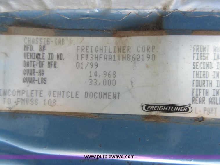 image for item K7541 1999 Freightliner FL70 fuel truck