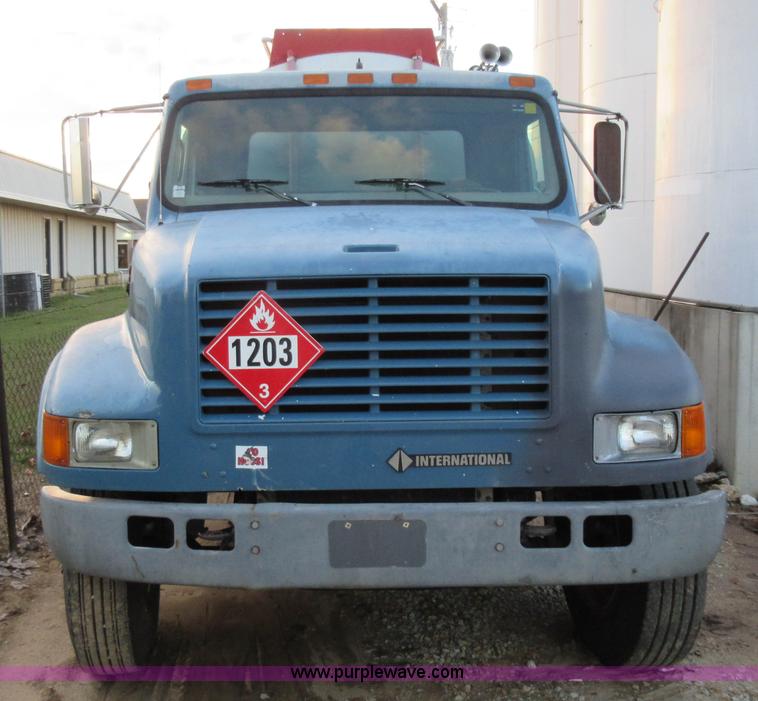 image for item K7543 2001 International 4700 fuel truck