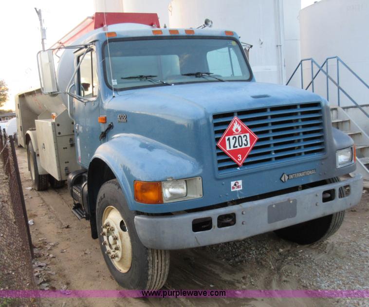 image for item K7543 2001 International 4700 fuel truck