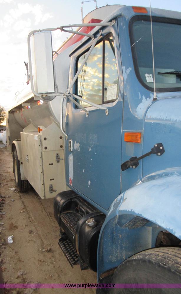 image for item K7543 2001 International 4700 fuel truck