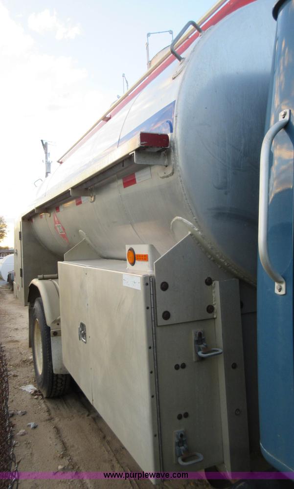 image for item K7543 2001 International 4700 fuel truck