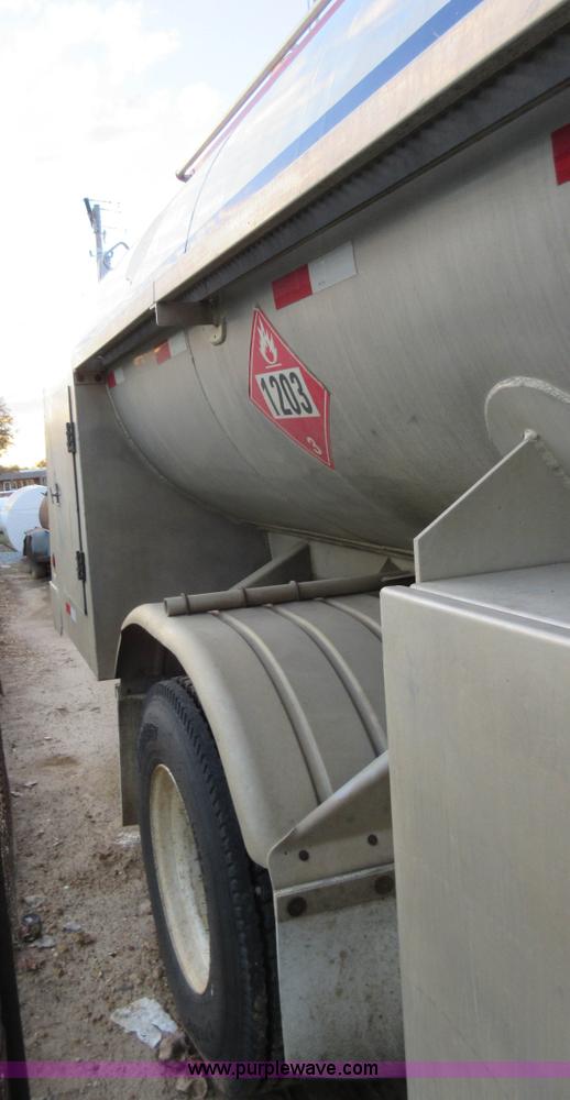image for item K7543 2001 International 4700 fuel truck
