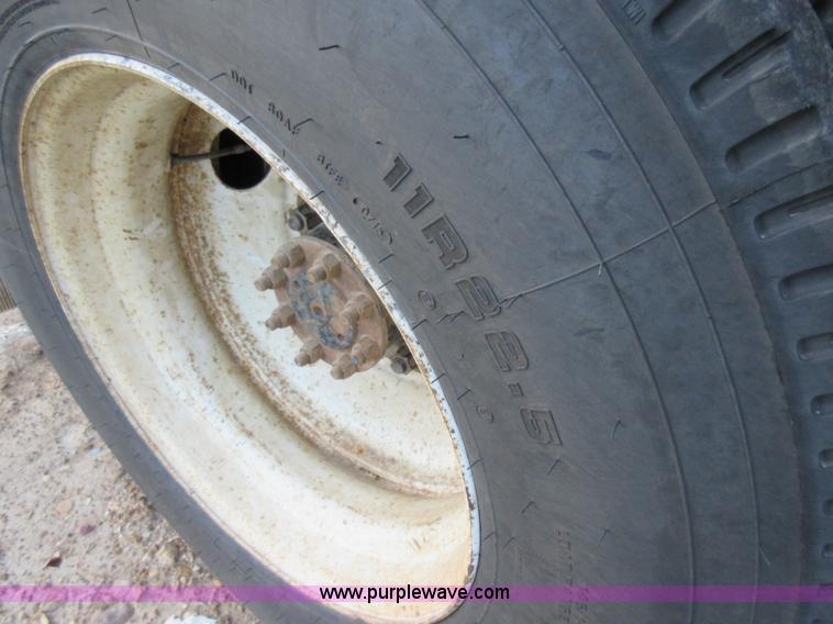 image for item K7543 2001 International 4700 fuel truck