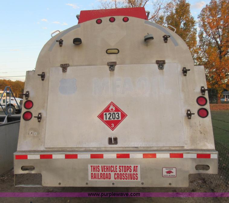 image for item K7543 2001 International 4700 fuel truck