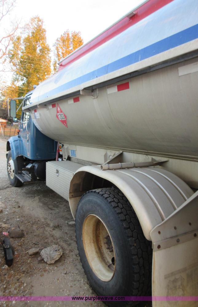 image for item K7543 2001 International 4700 fuel truck