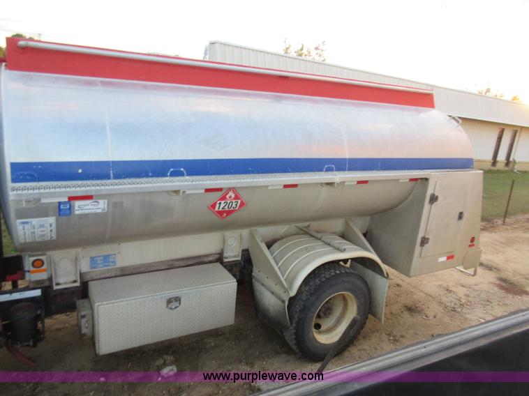 image for item K7543 2001 International 4700 fuel truck