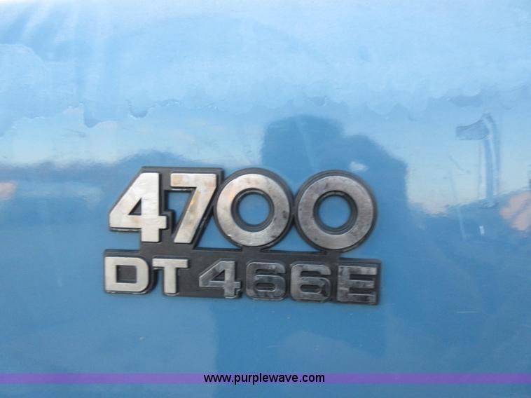 image for item K7543 2001 International 4700 fuel truck