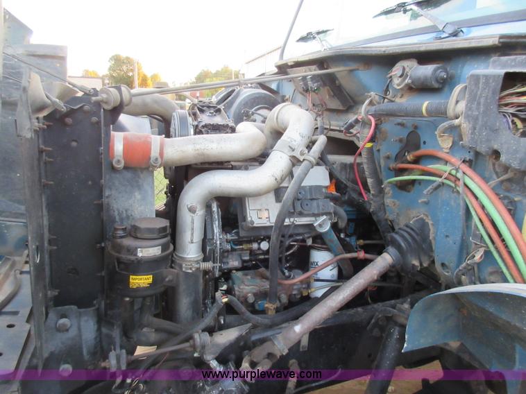 image for item K7543 2001 International 4700 fuel truck