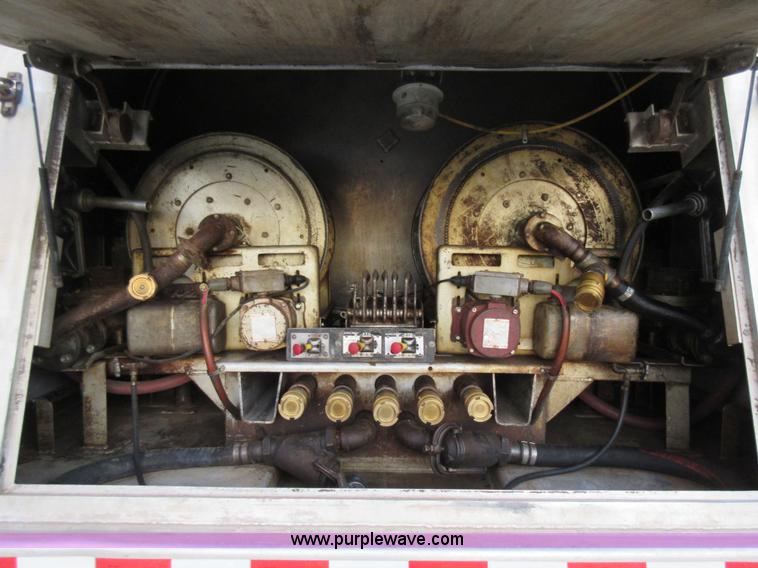 image for item K7543 2001 International 4700 fuel truck