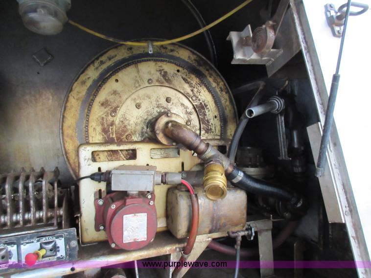 image for item K7543 2001 International 4700 fuel truck