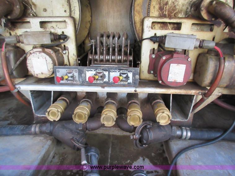 image for item K7543 2001 International 4700 fuel truck