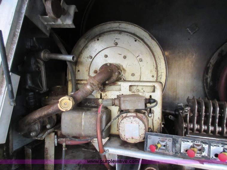 image for item K7543 2001 International 4700 fuel truck