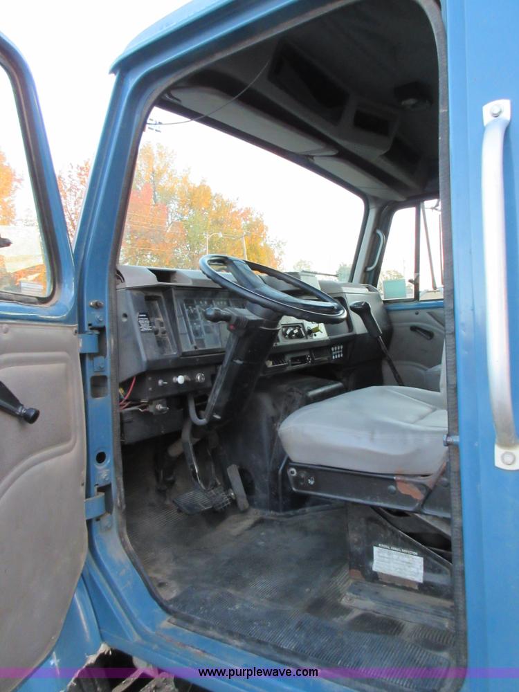 image for item K7543 2001 International 4700 fuel truck