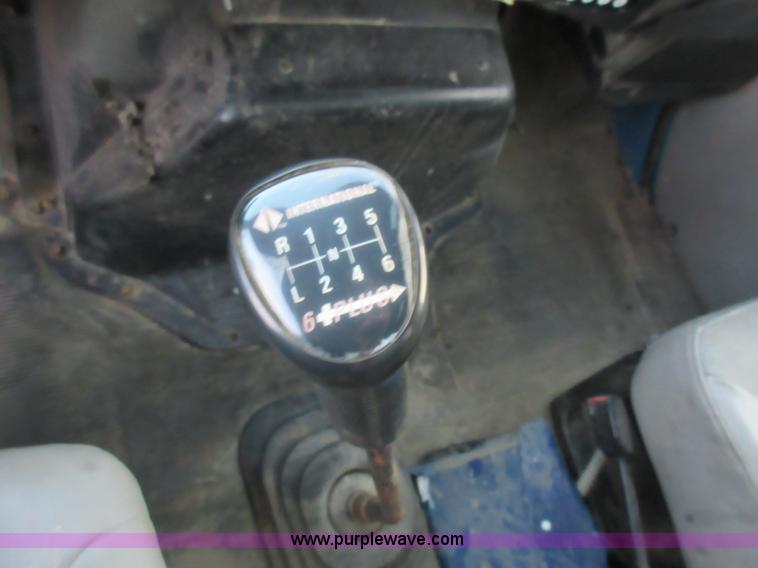 image for item K7543 2001 International 4700 fuel truck