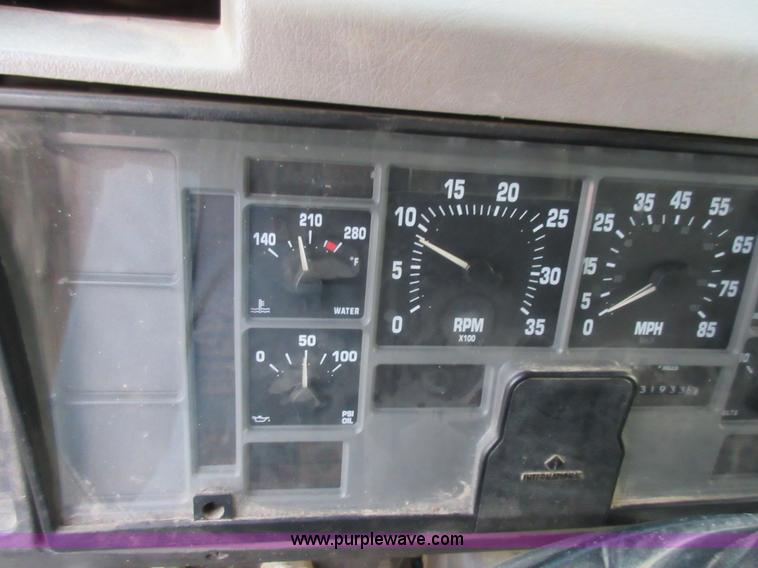 image for item K7543 2001 International 4700 fuel truck