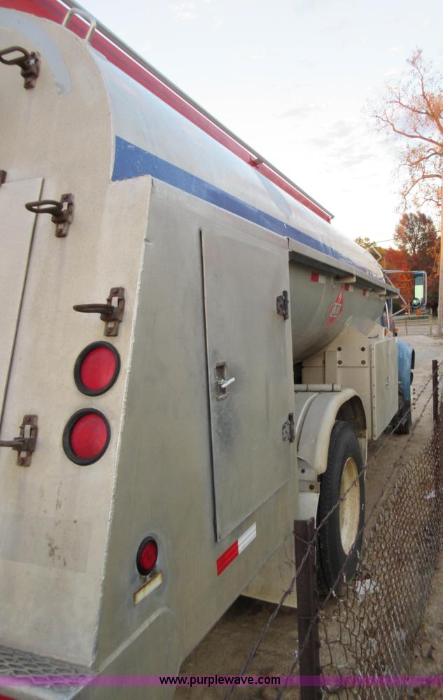 image for item K7543 2001 International 4700 fuel truck