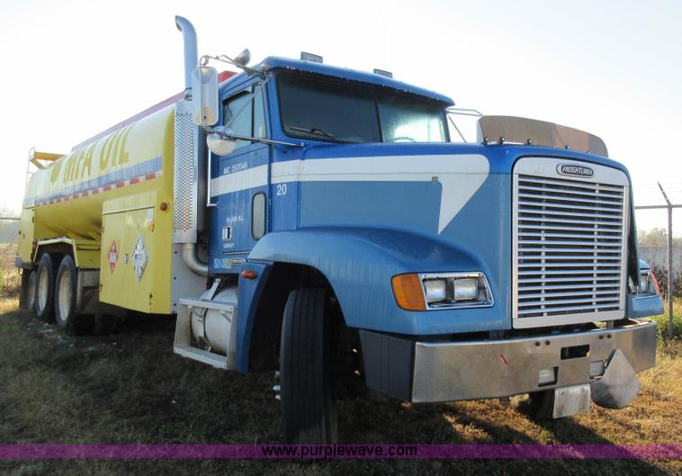 image for item K7544 2000 Freightliner FLD120 fuel truck