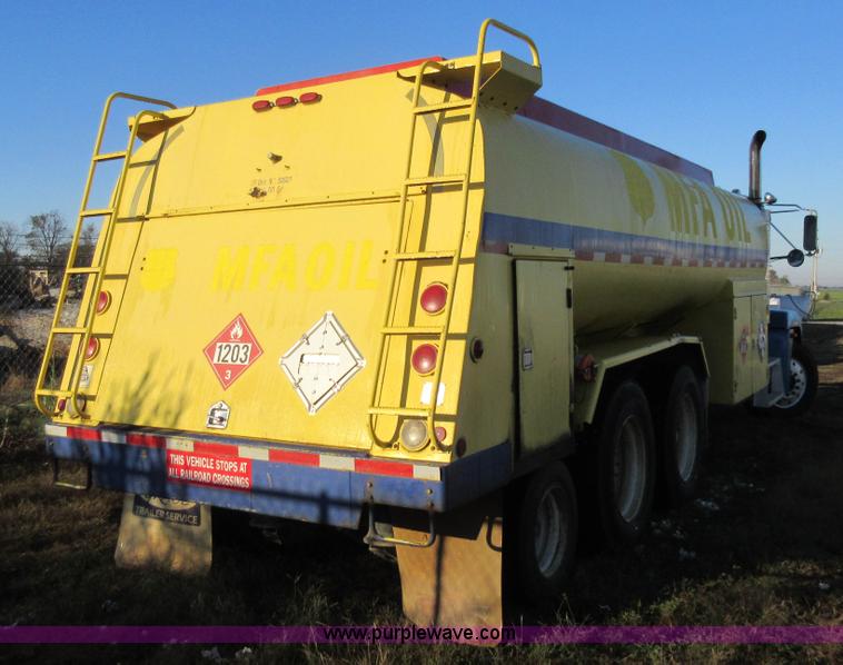 image for item K7544 2000 Freightliner FLD120 fuel truck